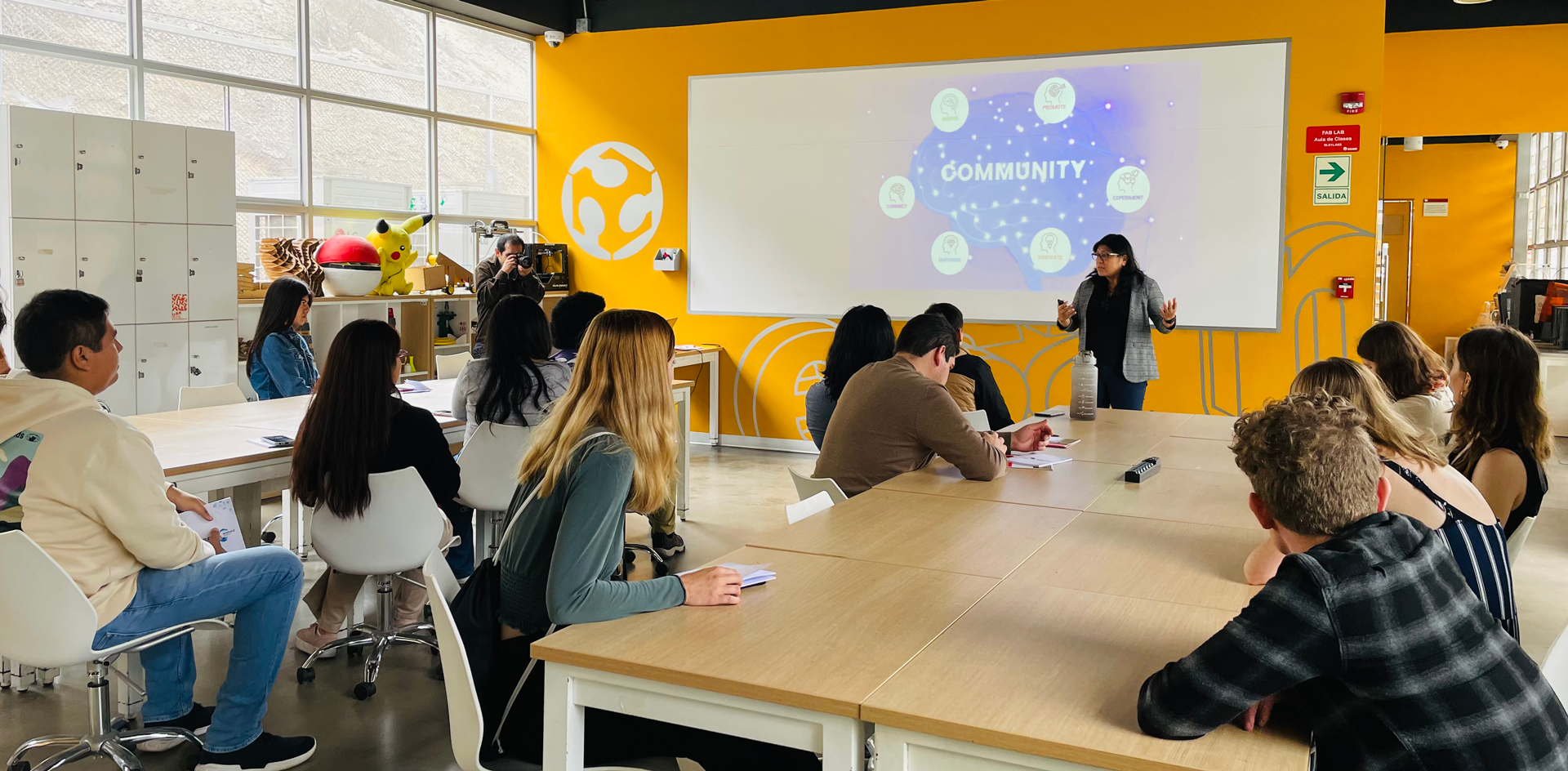 Somos el Centro de Innovación Tecnológica Fab Lab ESAN